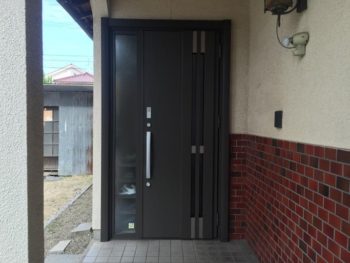 玄関ドア取替え工事事例