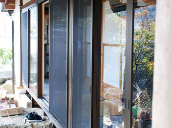 施工事例　縁側サッシの取り付け工事